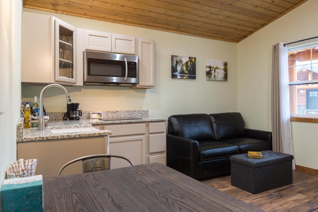 Woodland Lodge *