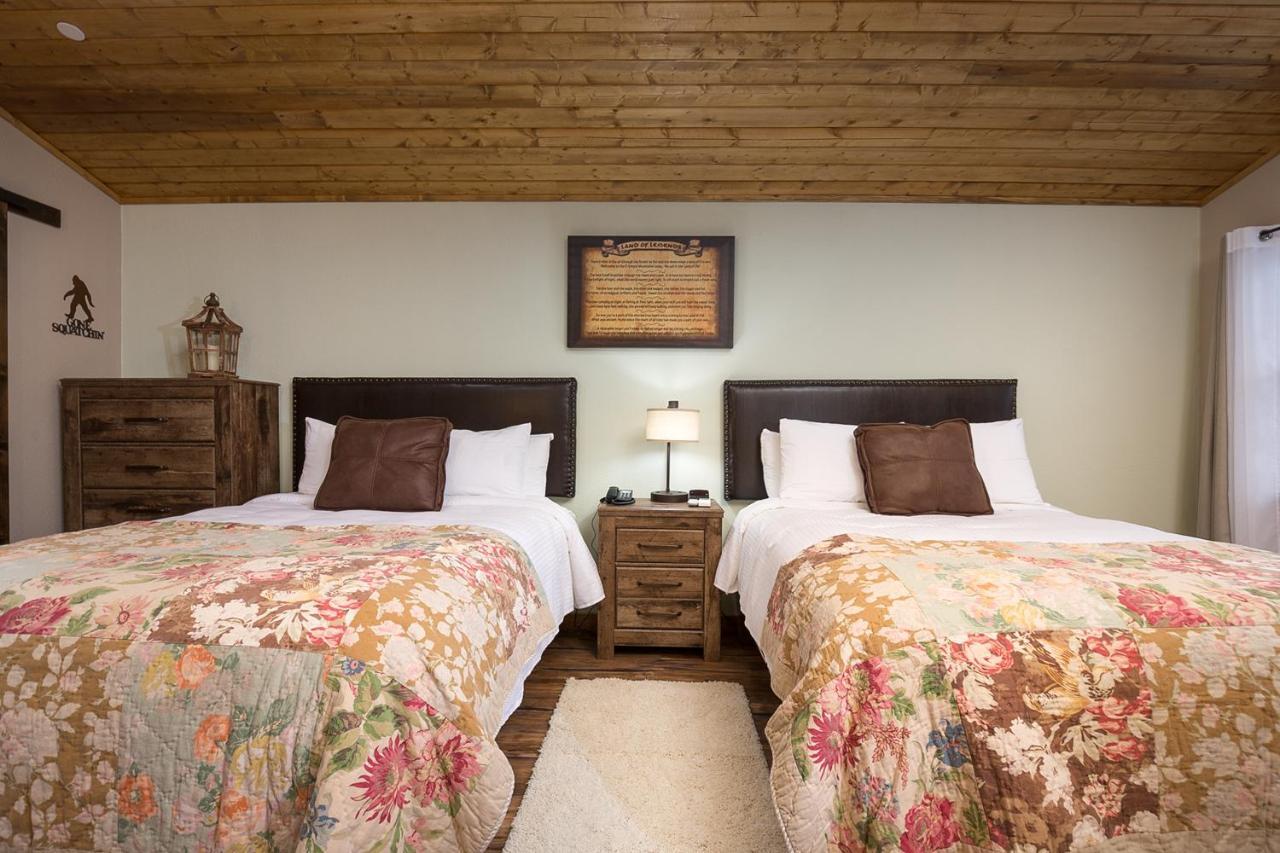 Woodland Lodge *