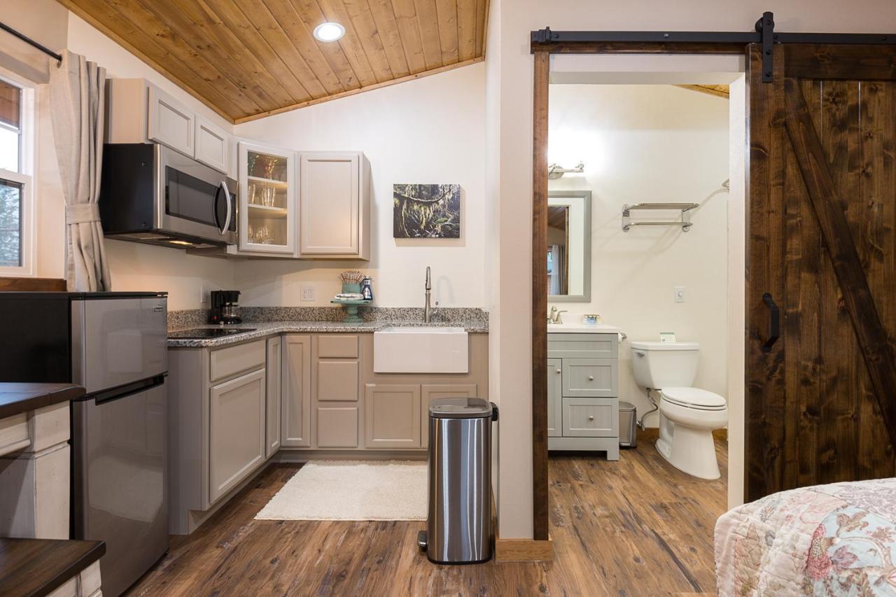 Woodland Lodge *