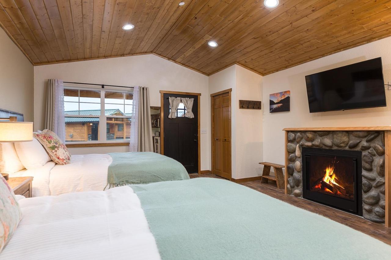 Woodland Lodge *